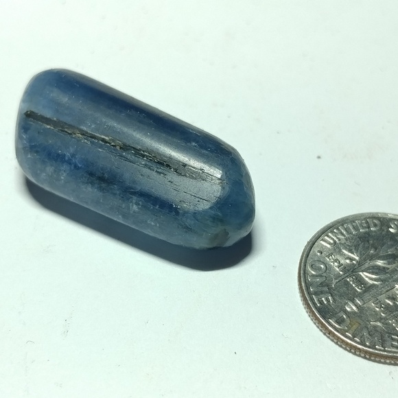 Kyanite thumble polished 9.4 gr - Picture 3 of 5